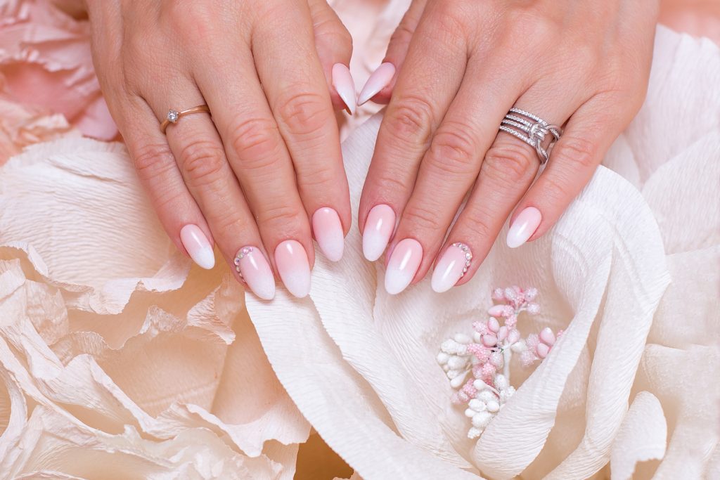 21 Stunning Acrylic Ombre Nails to Obsess Over