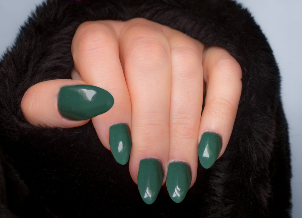 18 Trending Army Green Nails + Best Polish Worth the Fight