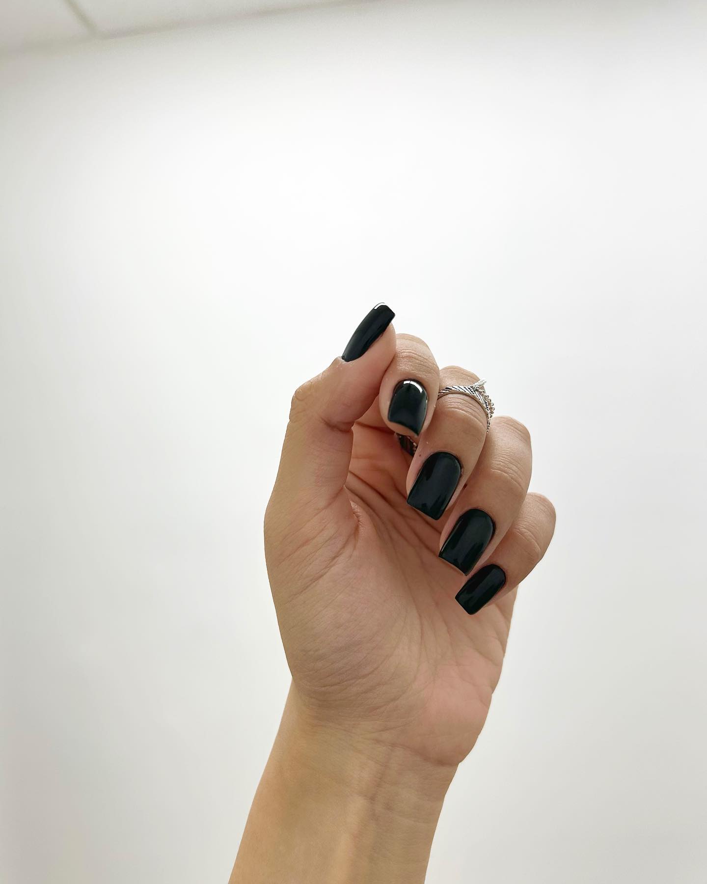 Best Occasions to Wear Black Nails