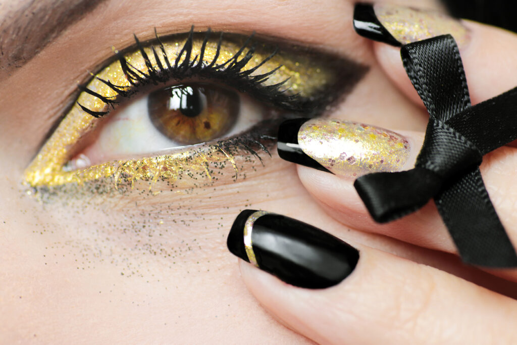 19 Trending Black and Gold Nails for Inspiration