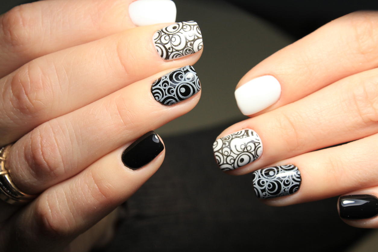 Black and White Swirl Nails