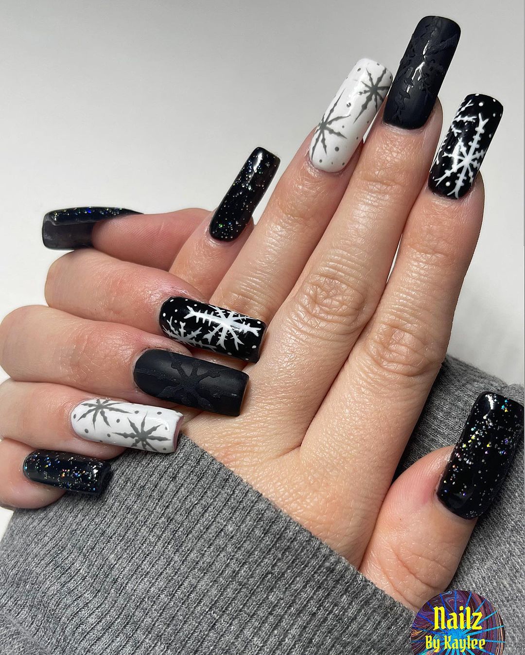 Black Christmas Nails