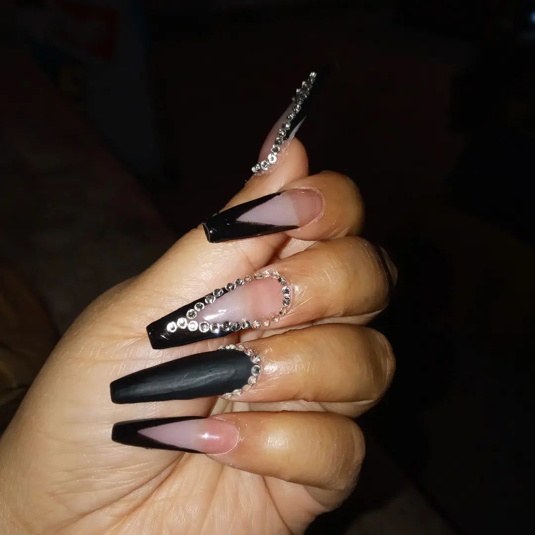 Black Nails With Diamonds