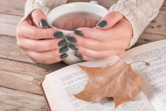 20 Irresistible Dark Green Nails to Revitalize Your Manicure