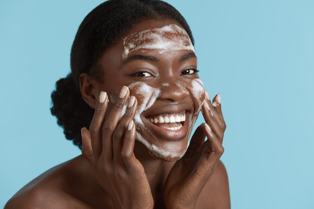 Dead Skin Cleanser Guide + 11 Best Products for a Youthful Complexion