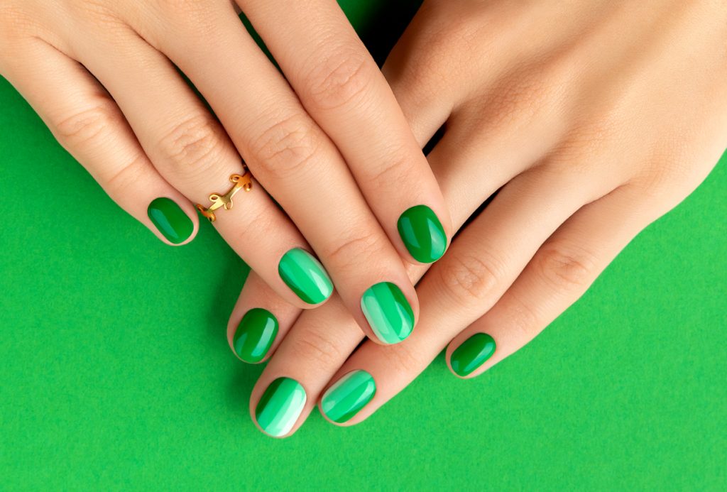 20 Posh Emerald Green Nails to Feel Like a Queen