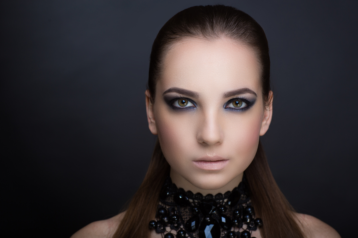20 Best Goth Eyeliner Looks + Step by Step Tutorial