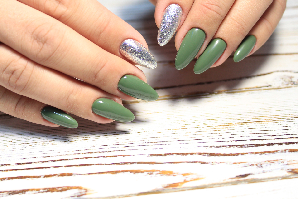 Green nail Art
