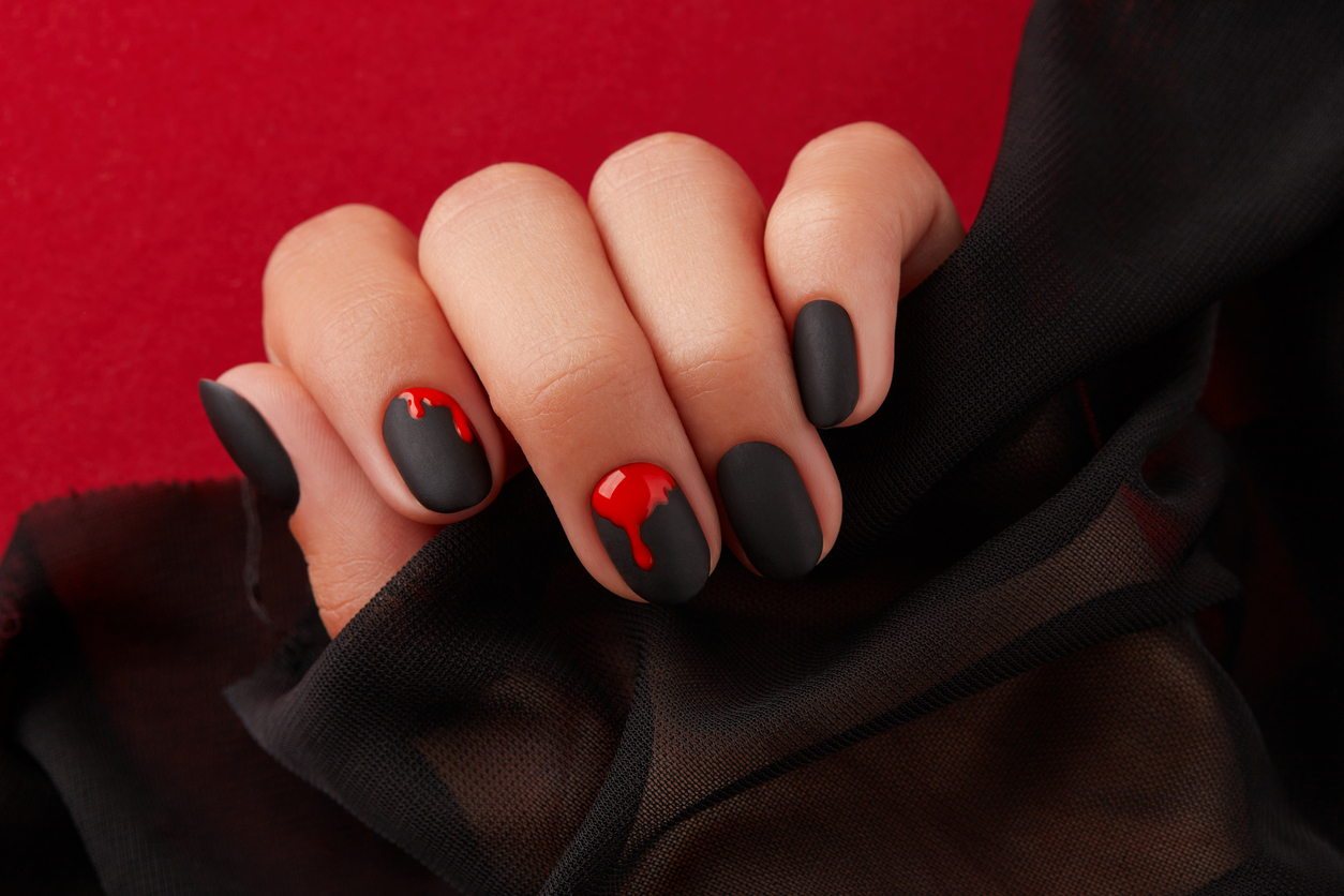 Halloween nail design on short nails