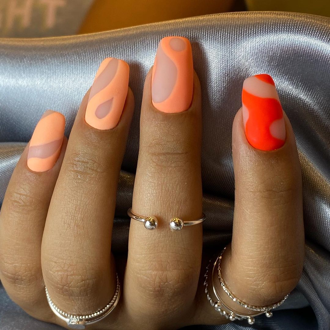 Light Coral Nails