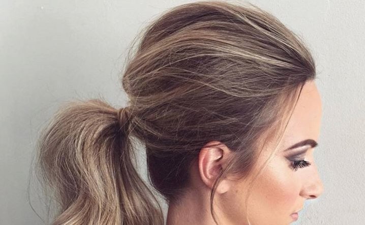 12 Carefree Messy Ponytail Hairstyles + Easy Tutorial