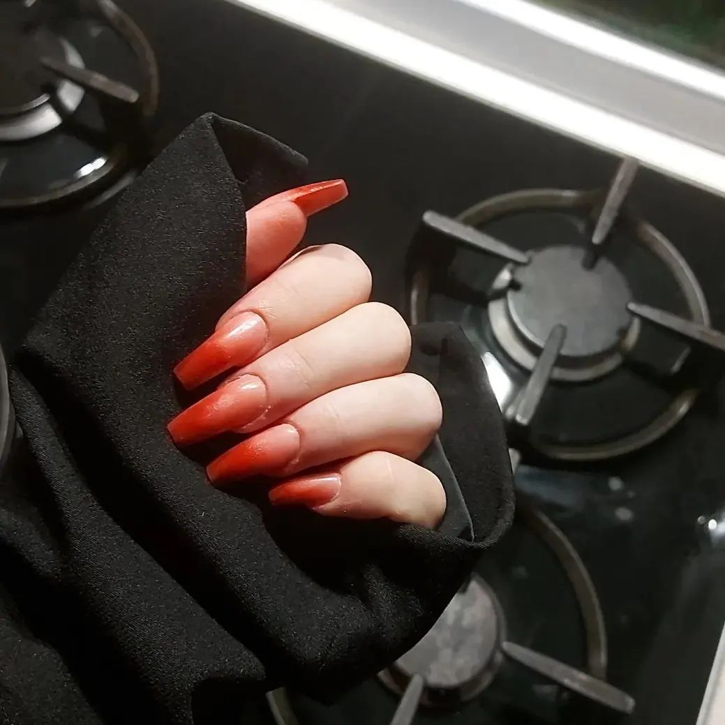 Nails Ombre Red