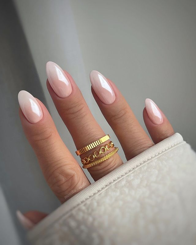 Nude Cat Eye Nails
