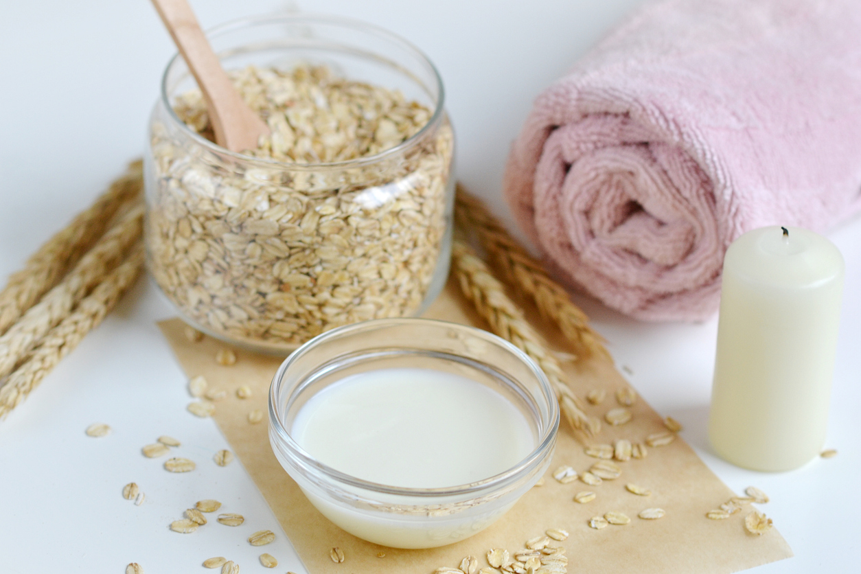5 Best Oatmeal Bath Products + Key Benefits