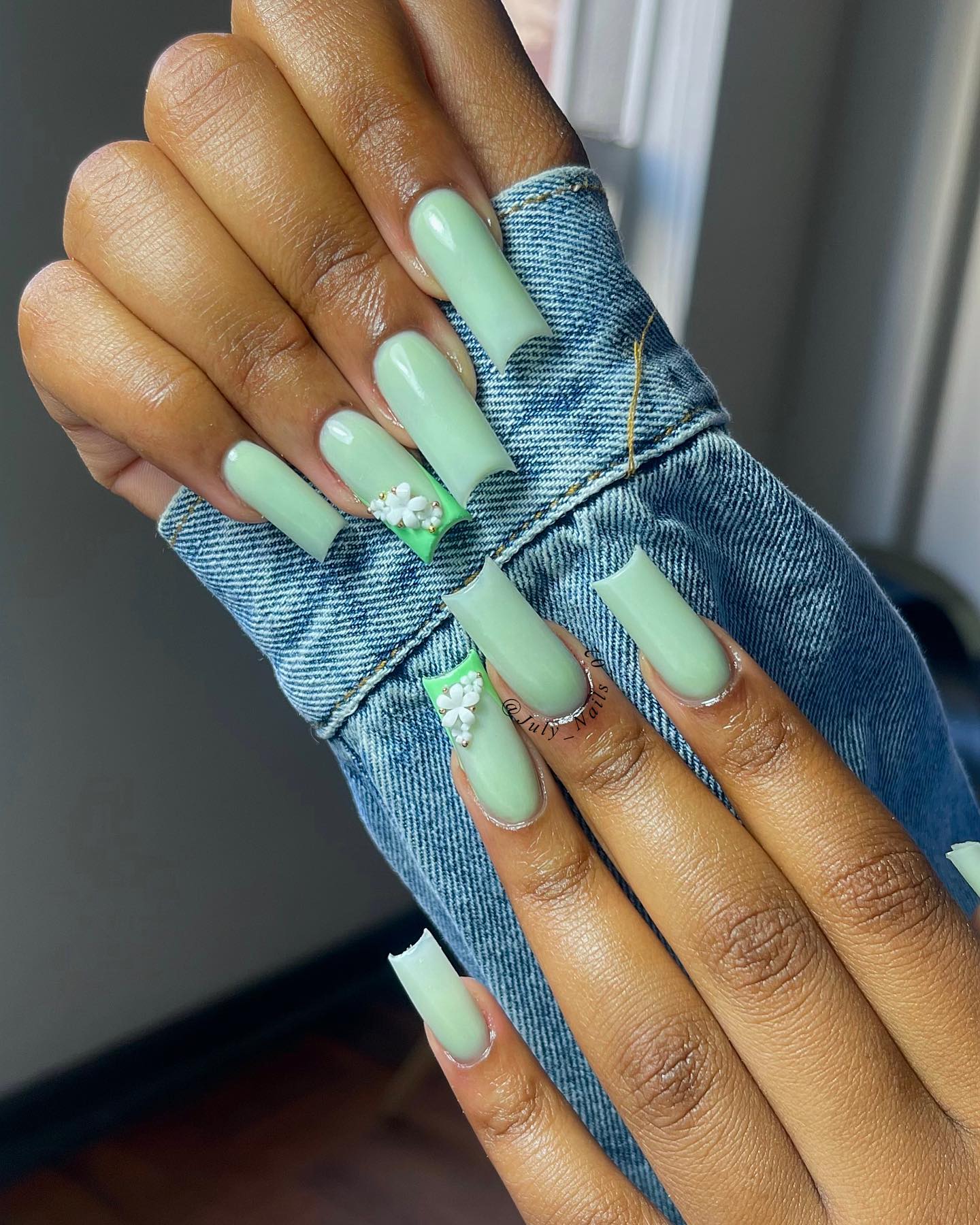 Pastel Mint Green Nails