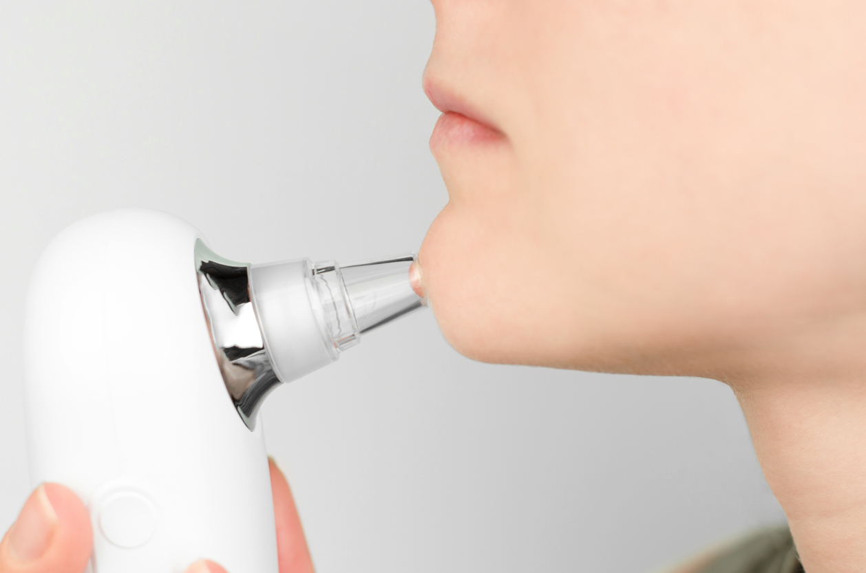 9 Best Pore Vacuum & Blackhead Suction Tools and How to Use Them