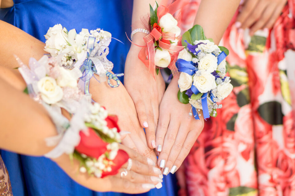 34 Perfect Prom Nails for Every Dress Color