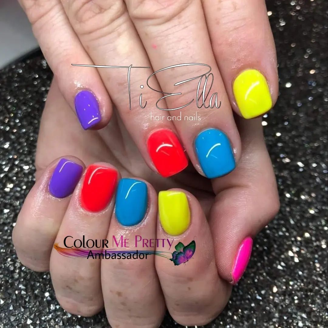 Rainbow Nails Short