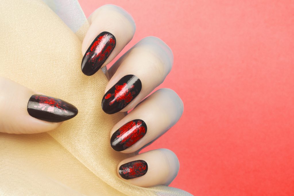 24 Trending Red and Black Nails You’ll Love