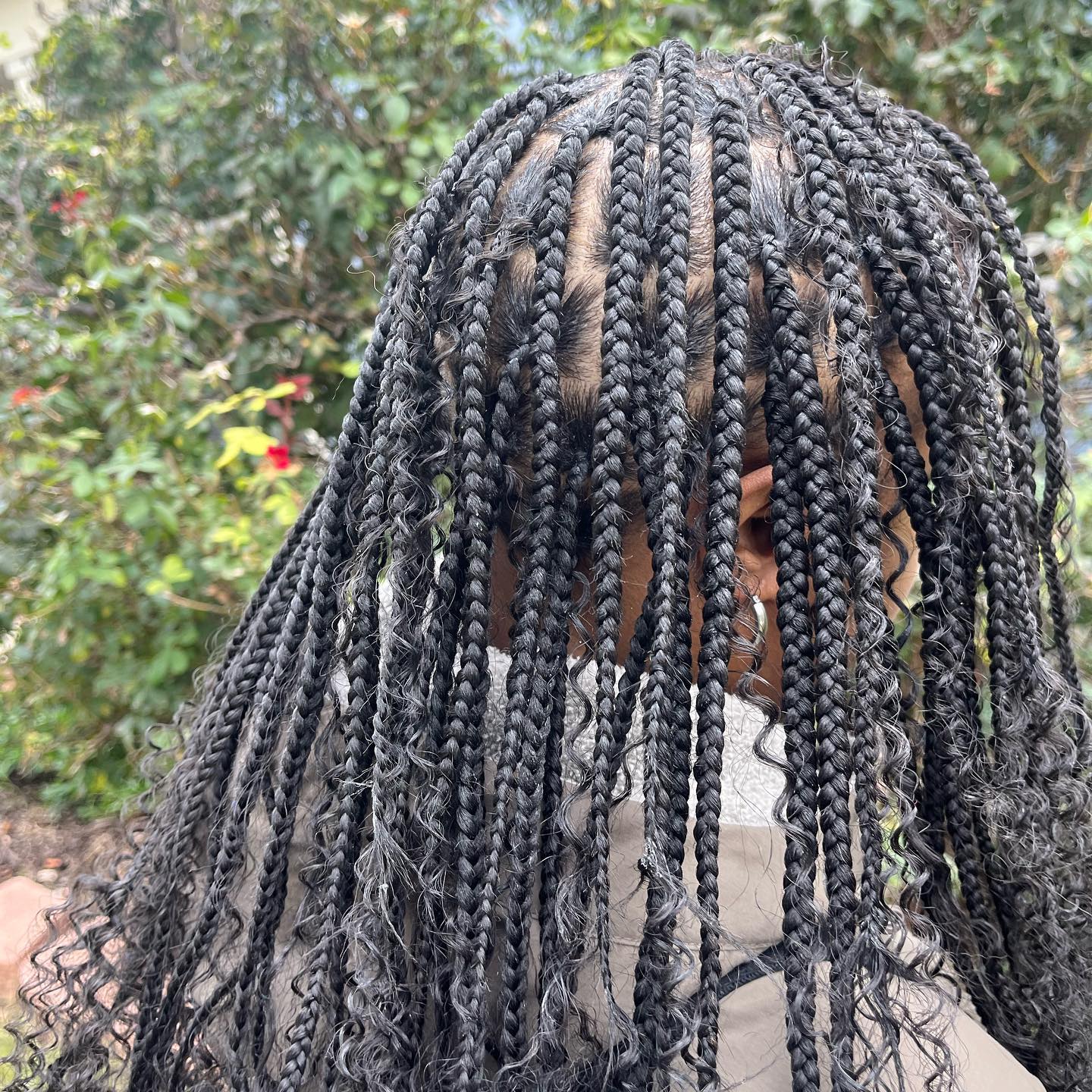 Small Knotless Braids with Curly Ends