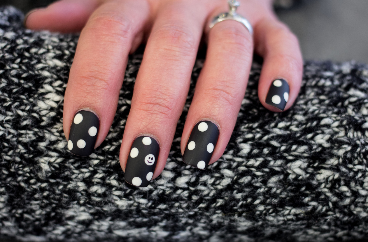Smiley Face Nails Black and White