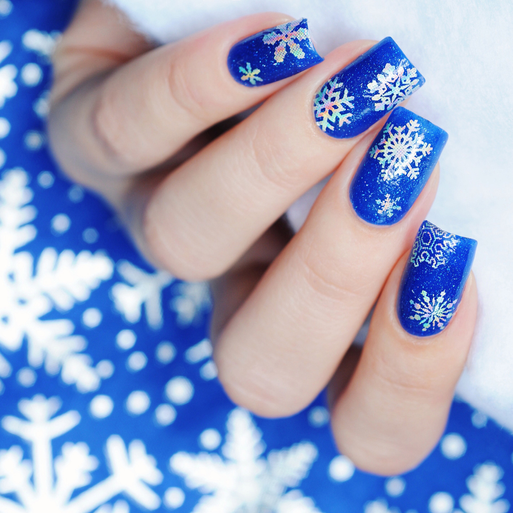 Snowflake winter nails