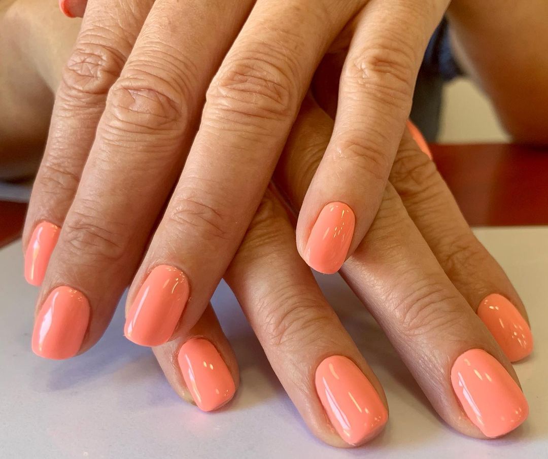 Summer Peach Nails