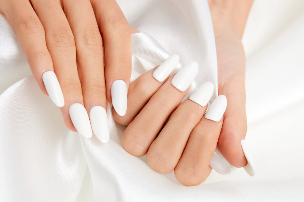 25 Trending White Acrylic Nails Inspiration for Flawless Fingertips